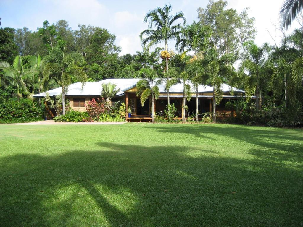 Hibiscus Lodge Bed & Breakfast Wongaling Beach Екстериор снимка
