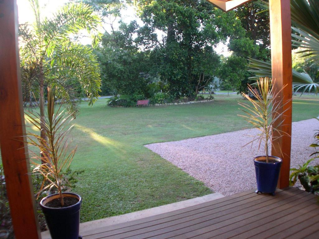 Hibiscus Lodge Bed & Breakfast Wongaling Beach Екстериор снимка