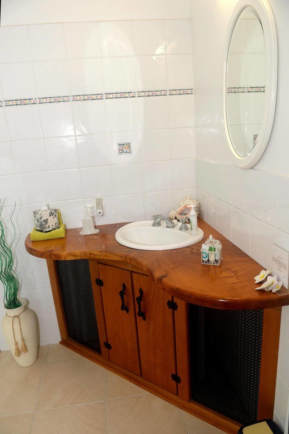 Hibiscus Lodge Bed & Breakfast Wongaling Beach Екстериор снимка
