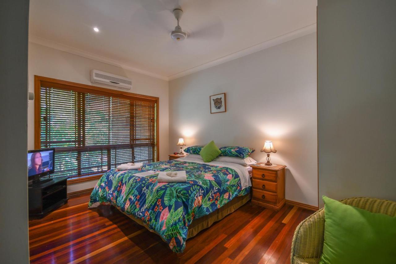Hibiscus Lodge Bed & Breakfast Wongaling Beach Екстериор снимка